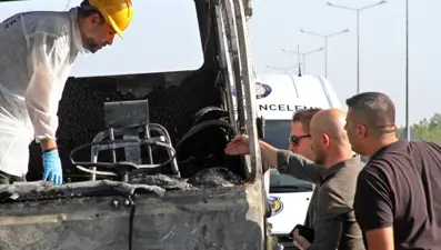 Karavana çevrilen midibüste feci ölüm (Cesedin yanında yangın tüpü bulundu)