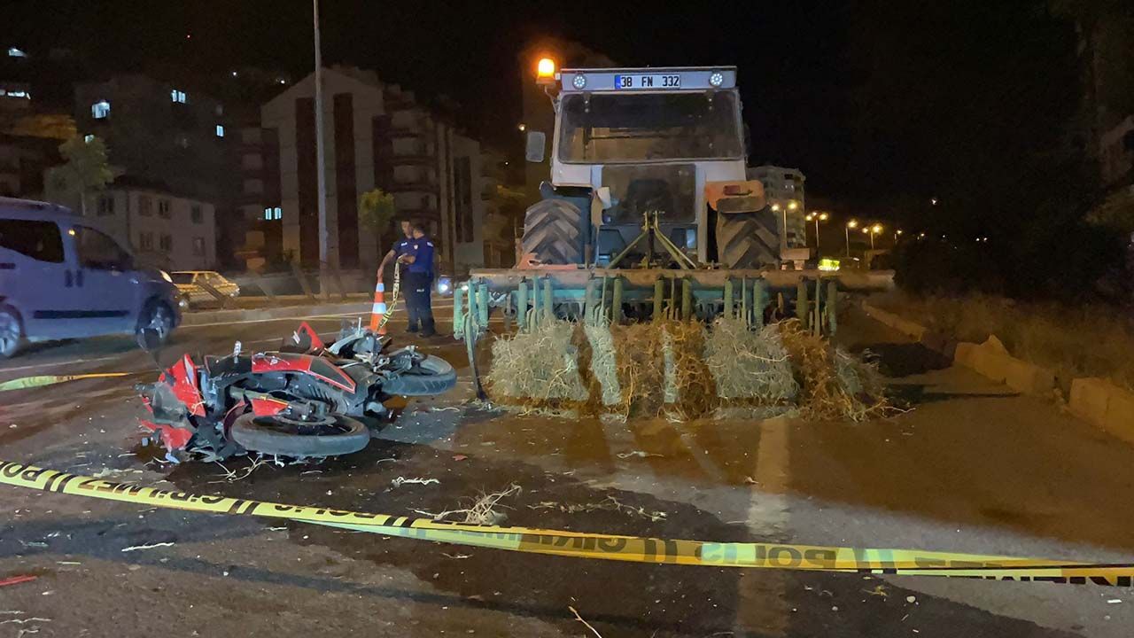 Traktöre çarpan motosikletin sürücüsü öldü