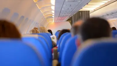 Kayseri uçağında kabin amiri, bebeği Heimlich manevrasıyla kurtardı