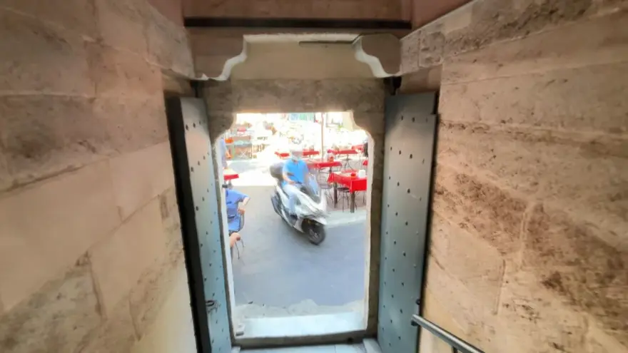 İstanbul’daki463 yıllık tarihi camide tepki çeken görüntü 6