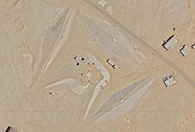 Google Haritalar görüntüledi: Giza Piramidi yakınlarında gizemli bölge