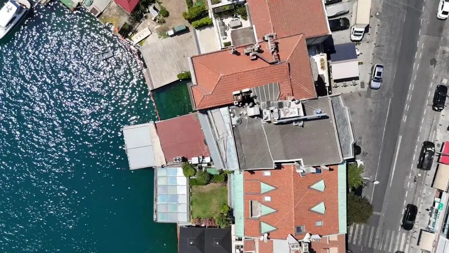 İstanbul Boğazı'ndaki tarihi pastanede yıkım 2