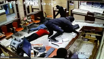 Safranbolu’da nefeskesen hırsız kovalamacası: Kanyona kaçan soyguncular yakalandı, altınlar bulundu