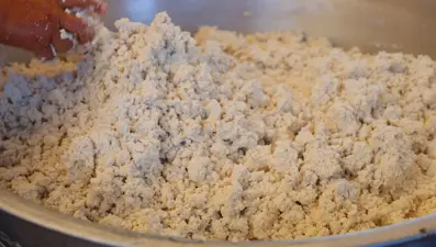 Geleneksel yöntemle üretiyorlar: Yaylada peynir ve çökelek mesaisi