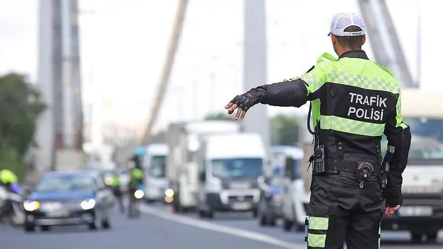 Yeni trafik cezaları 2025: Trafik cezası artıyor mu, ne kadar oluyor? Karayolları Trafik Kanununda yapılan değişiklikler 12