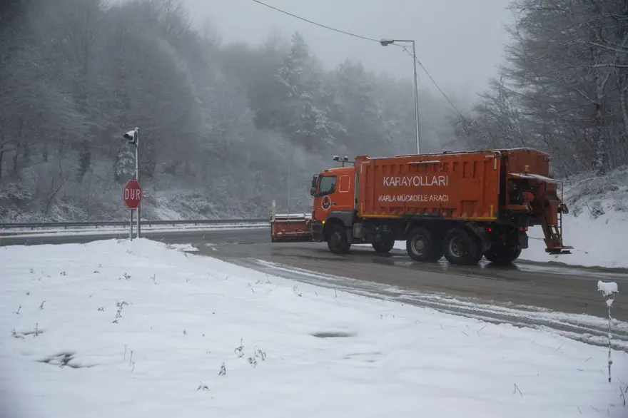 Bolu Dağı geçişinde kar yağışı 10