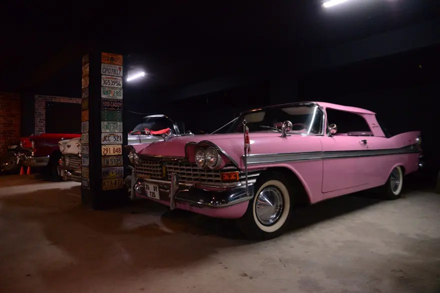 59 yıldır klasik otomobil ve eşya biriktiriyor: Bursa'daki evini müzeye çevirdi 24