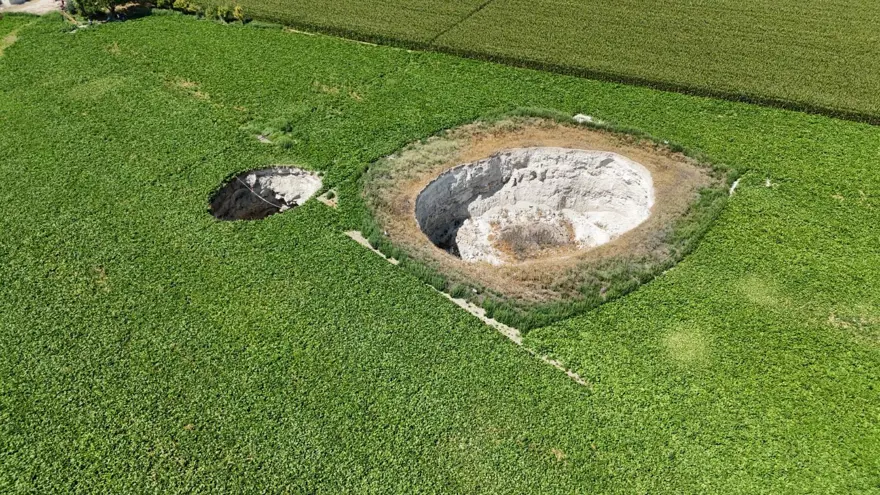 Aynı tarlada ikinci kez obruk oluştu 2