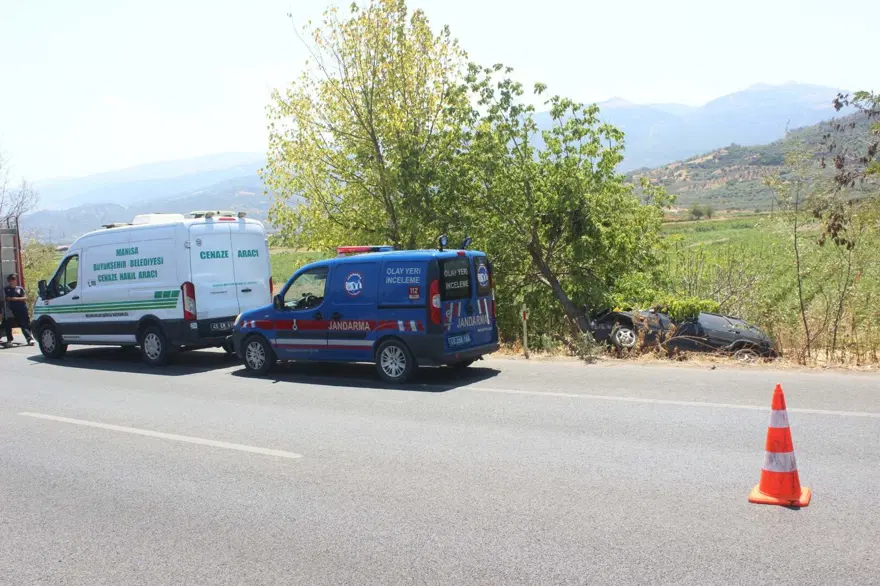 Manisa’da feci kaza: Otomobil sürücüsü ve eşi öldü 