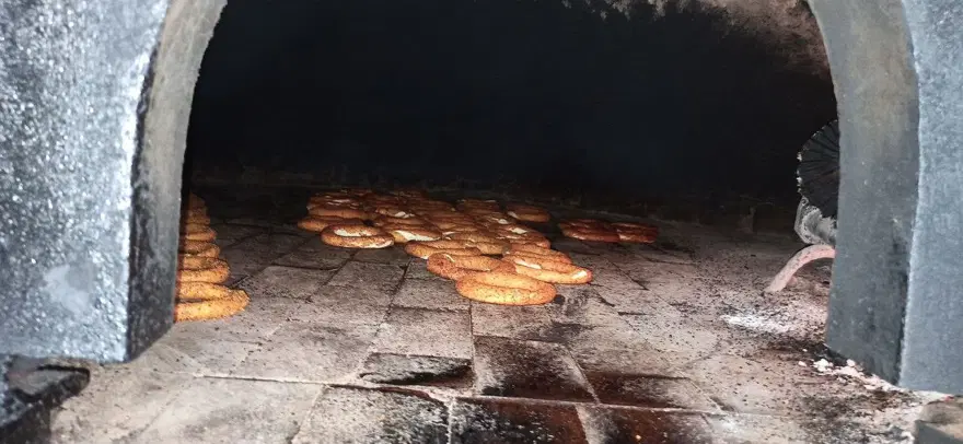 113 yıldır bir ilçenin simgesi: Tarihi taş fırın ve odun ateşinde pişiyor 1