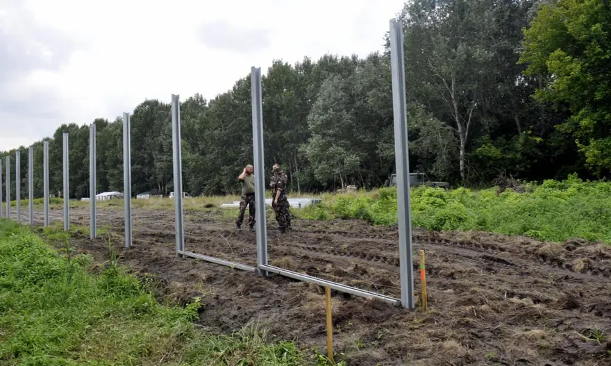 Macaristan-Sırbistan sınırına tel örgü 23 Macaristan-Sırbistan sınırına tel örgü 23