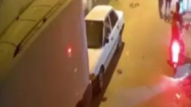 Polis gibi çakarla gezdi, havaya ateş açıp çocukların üzerini aradı