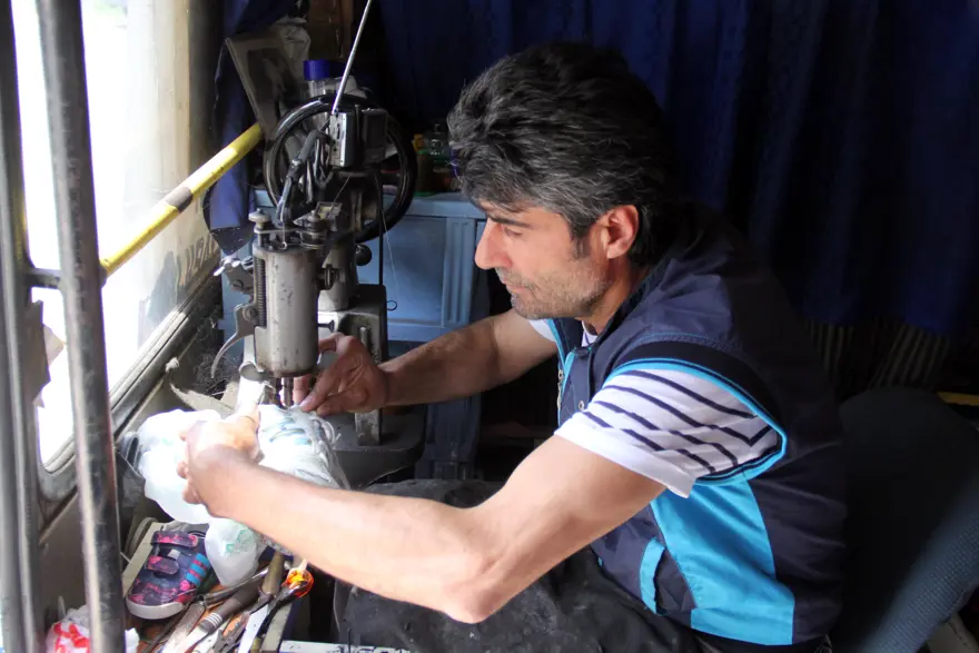 Kira fazla gelince minibüsünü "mobil dükkan"a çevirdi 9