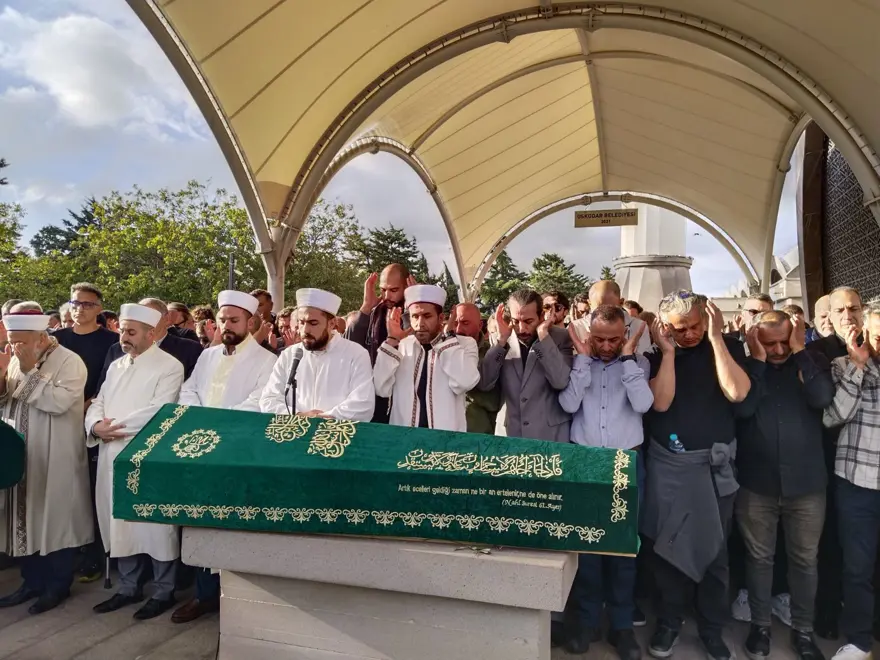 Hasan Yalnızoğlu son yolculuğuna uğurlandı 4