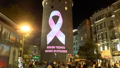 Galata Kulesi’ne pembe kurdele yansıtıldı