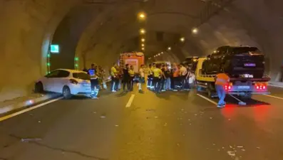 Sultangazi'de tünelde zincirleme kaza: 9 araç çarpıştı, 4 yaralı