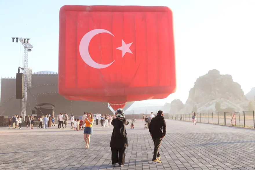 Yapay zeka değil, hepsi gerçek: Kapadokya'da renkli görüntüler 10