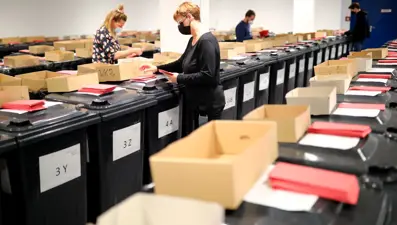 Almanya sandık başında: Merkel dönemi bitiyor