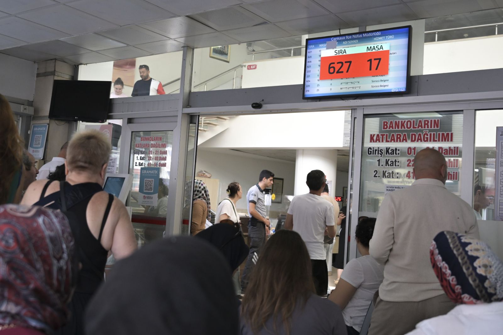 7 bin lira ödememek için saatlerce bekliyorlar: İşte son güne bırakmanın bedeli