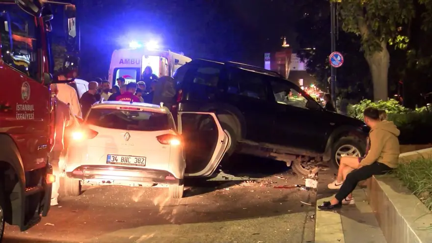 Beşiktaş'ta zincirleme kaza: Taraflar arasında tartışma çıktı 