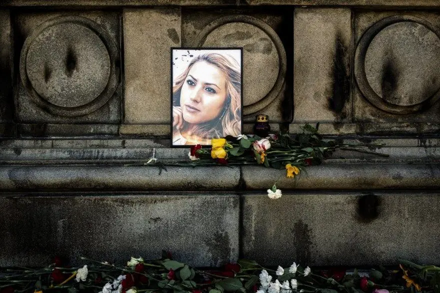 Bulgaristan gazeteci Marinova için yasta 11