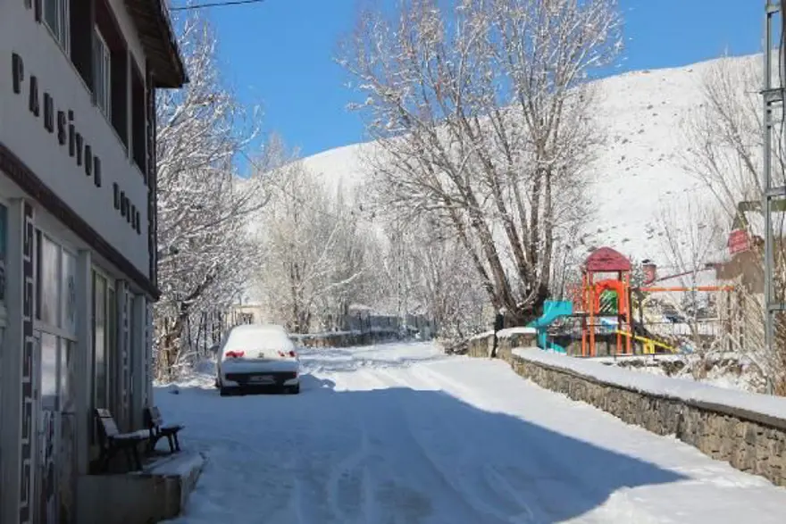 Karlıova'da kar yağışına rağmen 'kuraklık' korkusu 7