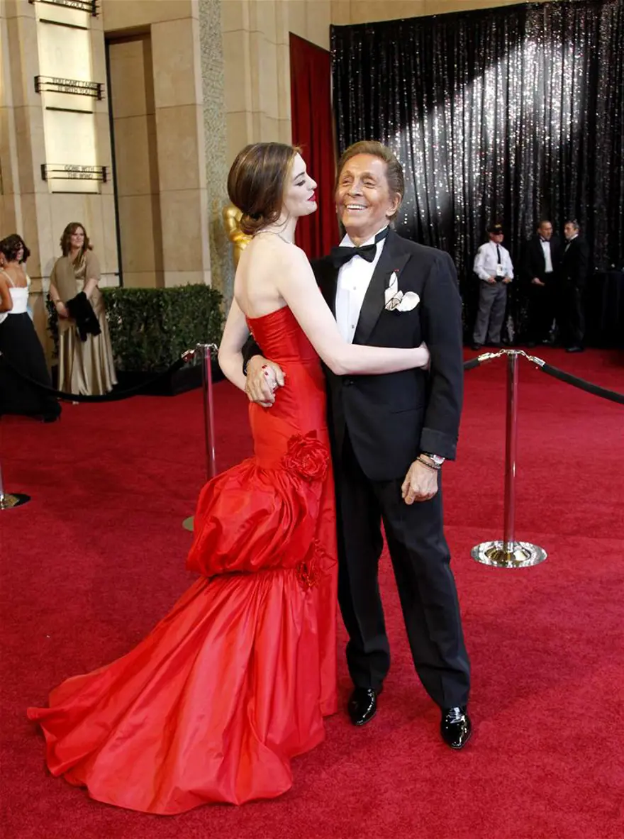Anne Hathaway, Valentino 38 Anne Hathaway, Valentino 38