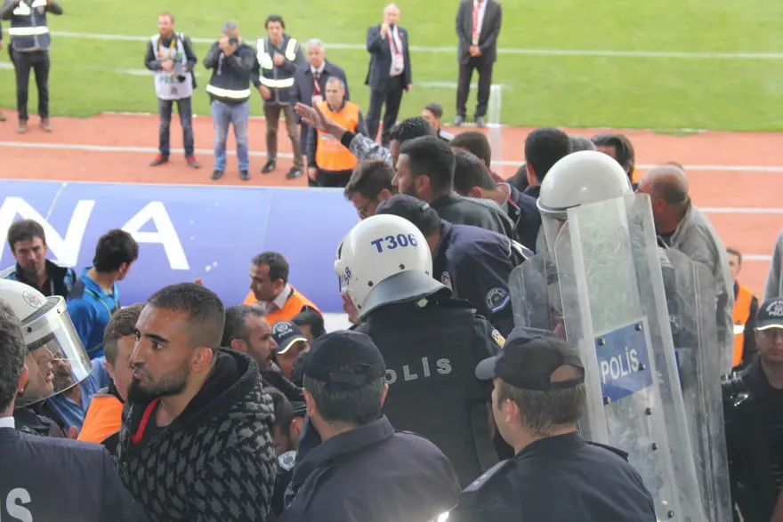 Sivas'ta tribünler karıştı 4