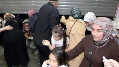 AVM'de yüzde 50 indirim izdihamı