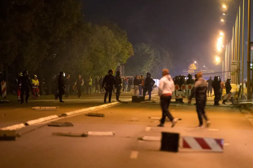 Almanya'da aşırı sağcılar yine mültecileri hedef aldı 8