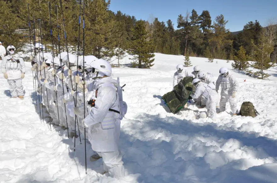 Komandoların 2 bin 200 metre rakımda, eksi 25 derecede zorlueğitimi 32 Komandoların 2 bin 200 metre rakımda, eksi 25 derecede zorlueğitimi 32