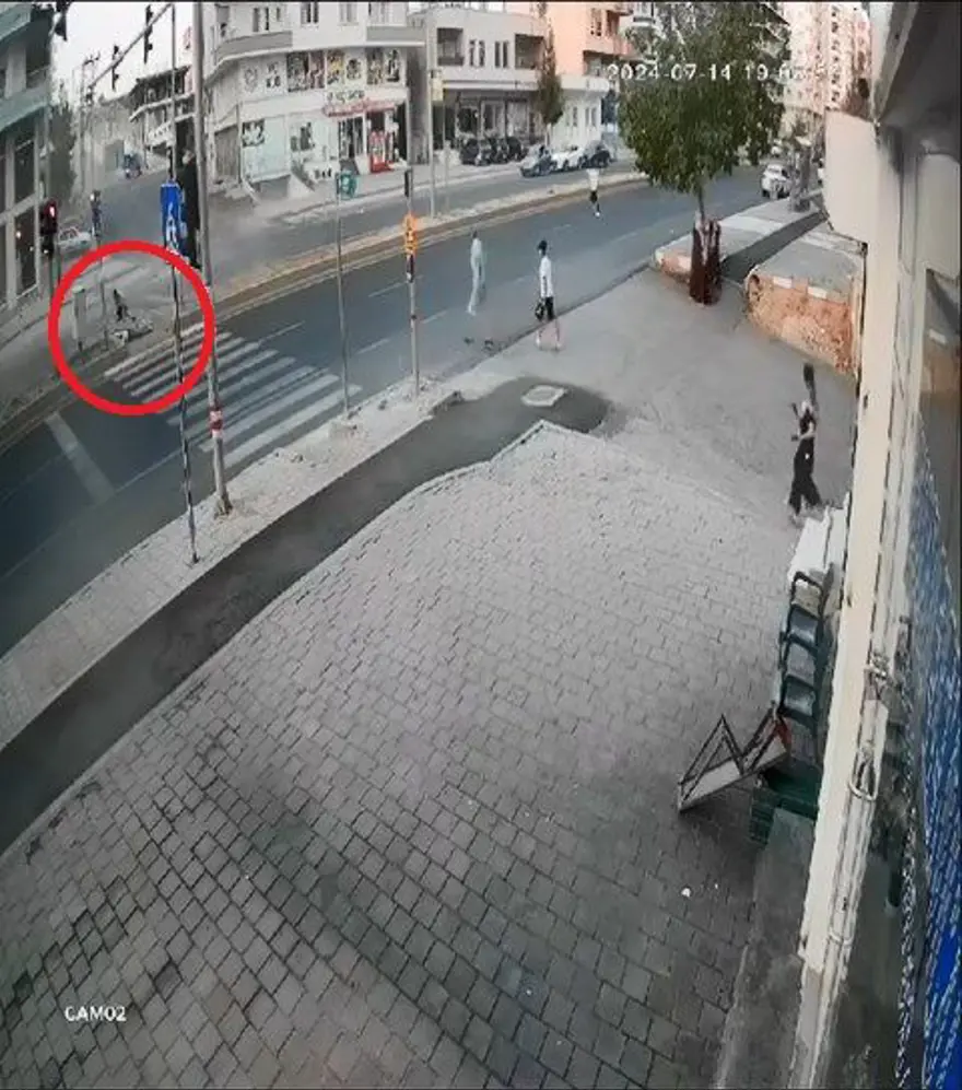 Metrelerce sürüklendiler: Motosiklet sürücülerinin feci kazası 8