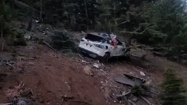 Otomobil orman yolunda uçuruma yuvarlandı: 2 ölü