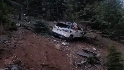 Otomobil orman yolunda uçuruma yuvarlandı: 2 ölü