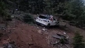 Otomobil orman yolunda uçuruma yuvarlandı: 2 ölü