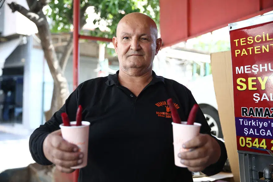 Adanalılar şalgam stoklarını artırdı: En az 700 bin şişe satılması öngörülüyor 1 Adanalılar şalgam stoklarını artırdı: En az 700 bin şişe satılması öngörülüyor 1