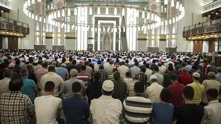 Hatimli teravih namazı kılınışı: Teravih namazının hatimle kılındığı camiler listesi 5 Hatimli teravih namazı kılınışı: Teravih namazının hatimle kılındığı camiler listesi 5