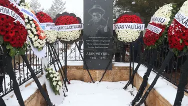 Aşık Veysel vefatının 51. yılında Sivas'ta mezarı başında anıldı