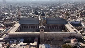 Esad sonrası ilk cuma namazı: Suriyeliler Emevi Camii'ne akın etti