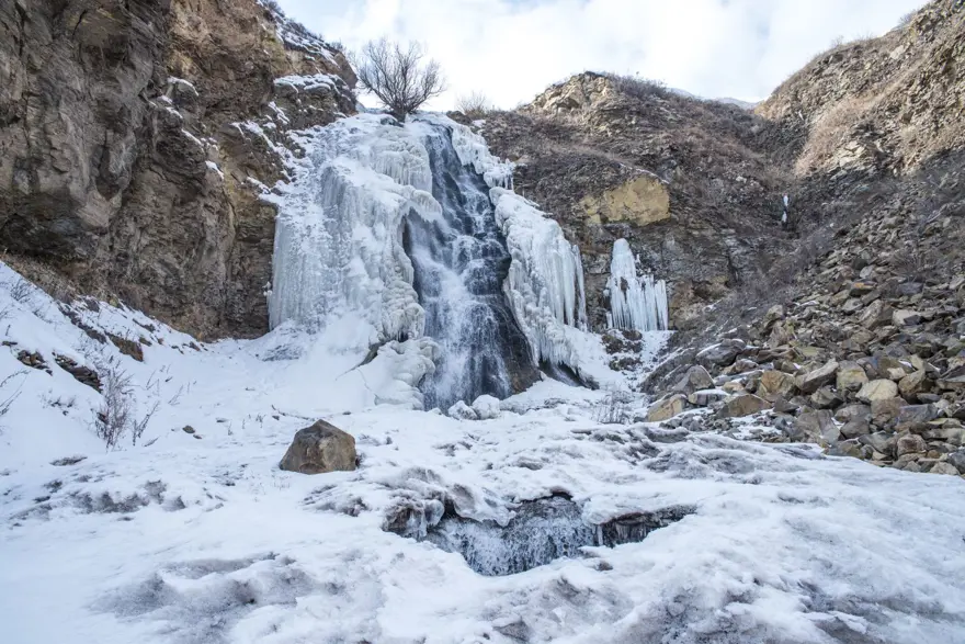 İskandinav ülkelerinde gördü, Susuz Şelalesi'nde buzlu suya girdi 9