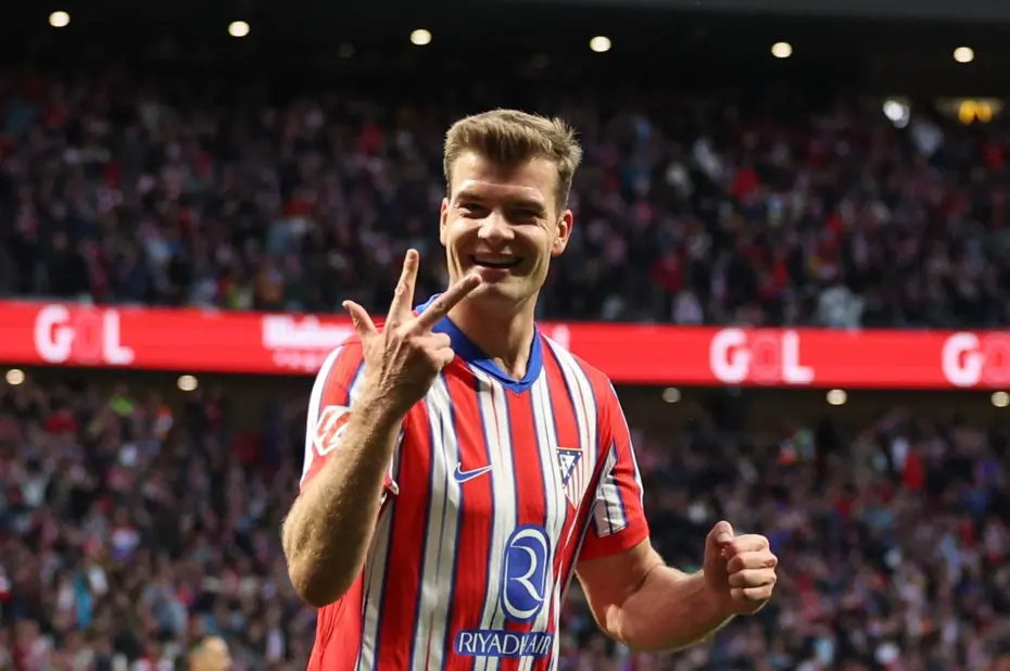 İlk tansfer için resmi temas kuruldu, hocası bırakmıyor. Fenerbahçe'de 6 futbolcu gönderilecekler listesinde