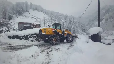 Rize'de 14 köy yolu kardan kapandı