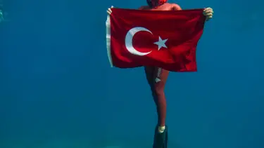 Milli Sporcu Şahika Ercümen’den Zafer Anı Dalışı