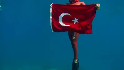 Milli Sporcu Şahika Ercümen’den Zafer Anı Dalışı