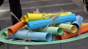 Liselilerden 'Şiir Sokakta' projesi