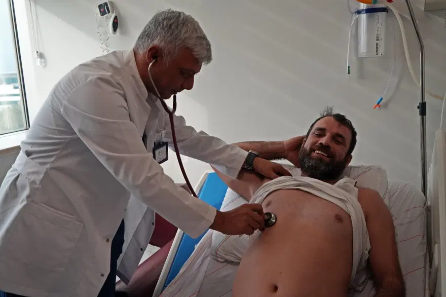 Hapşırık ve öksürük krizine girince grip sandı! Hastanede hayatının şokunu yaşadı 2