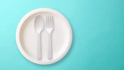 İngiltere'de tek kullanımlık plastik çatal, bıçak ve tabaklar yasaklandı