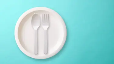 İngiltere'de tek kullanımlık plastik çatal, bıçak ve tabaklar yasaklandı