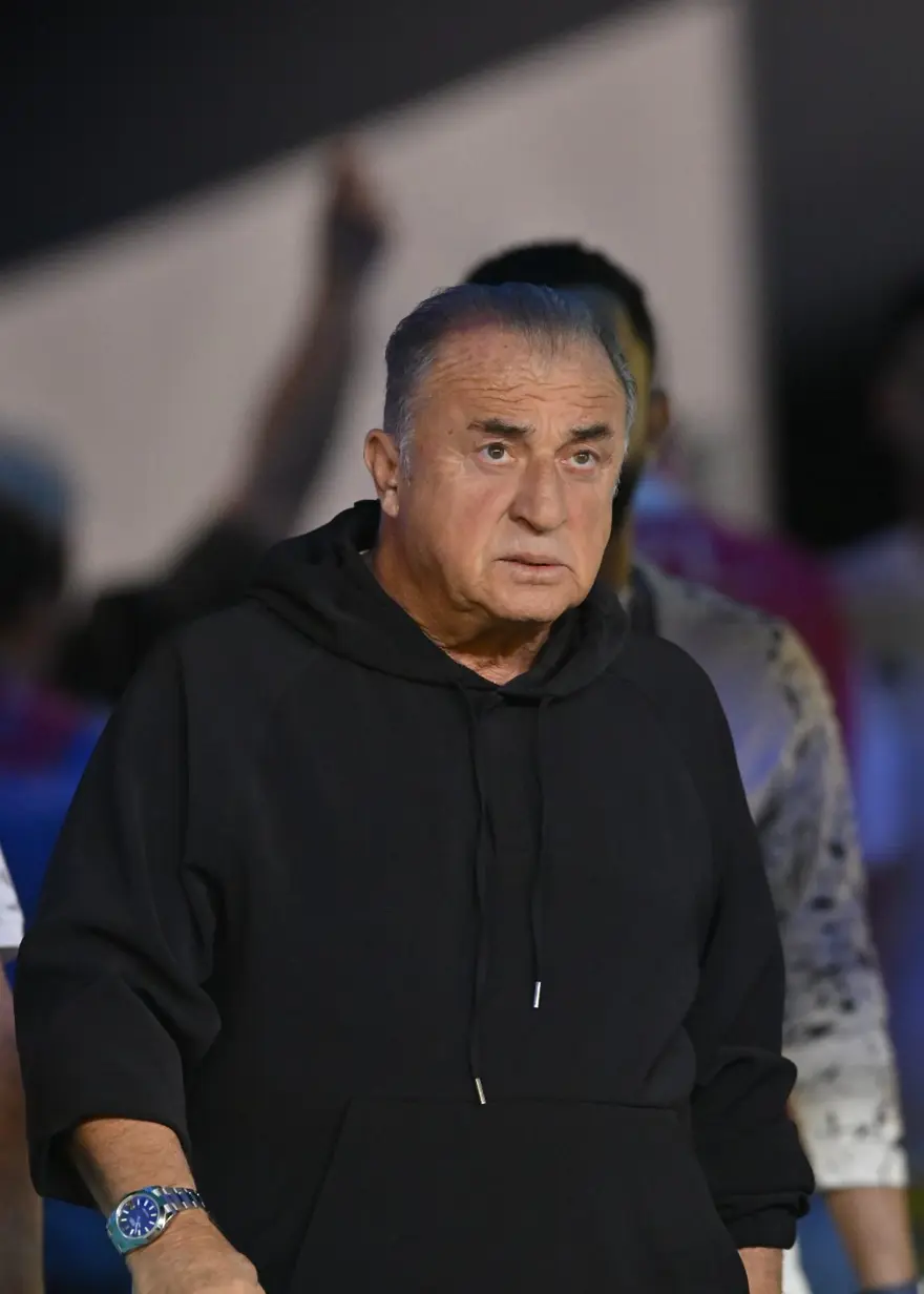 Cristiano Ronaldo'nun fileleri sarstığı maçta Fatih Terim galibiyete izin vermedi: 4 gol, 1 kırmızı kart 17 Cristiano Ronaldo'nun fileleri sarstığı maçta Fatih Terim galibiyete izin vermedi: 4 gol, 1 kırmızı kart 17