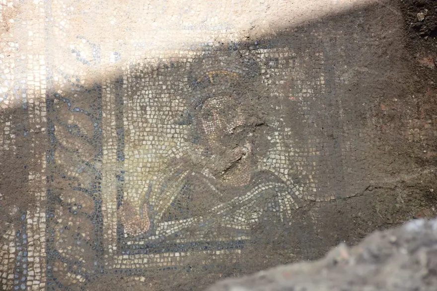 Side'de Kalliope'nin betimlendiği mozaik zemin gün yüzüne çıkarıldı 16